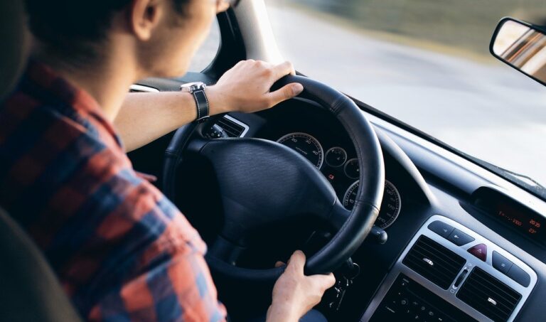 drivingbybobtheskaterfrompixabaylarger